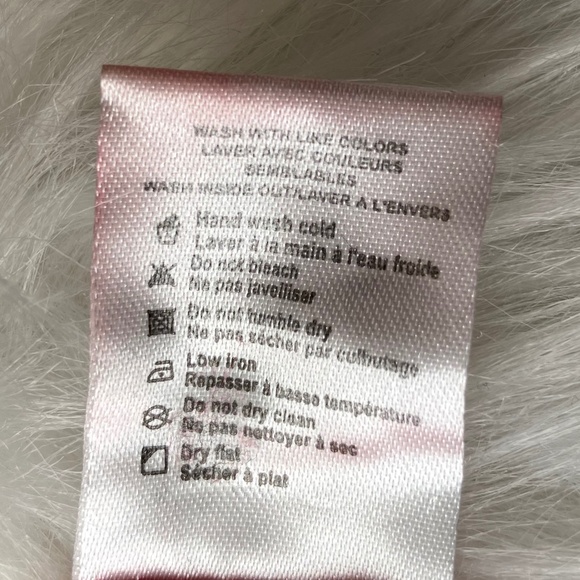 Bluecrush Red Top With Indigenous Type Print - Picture 5 of 5